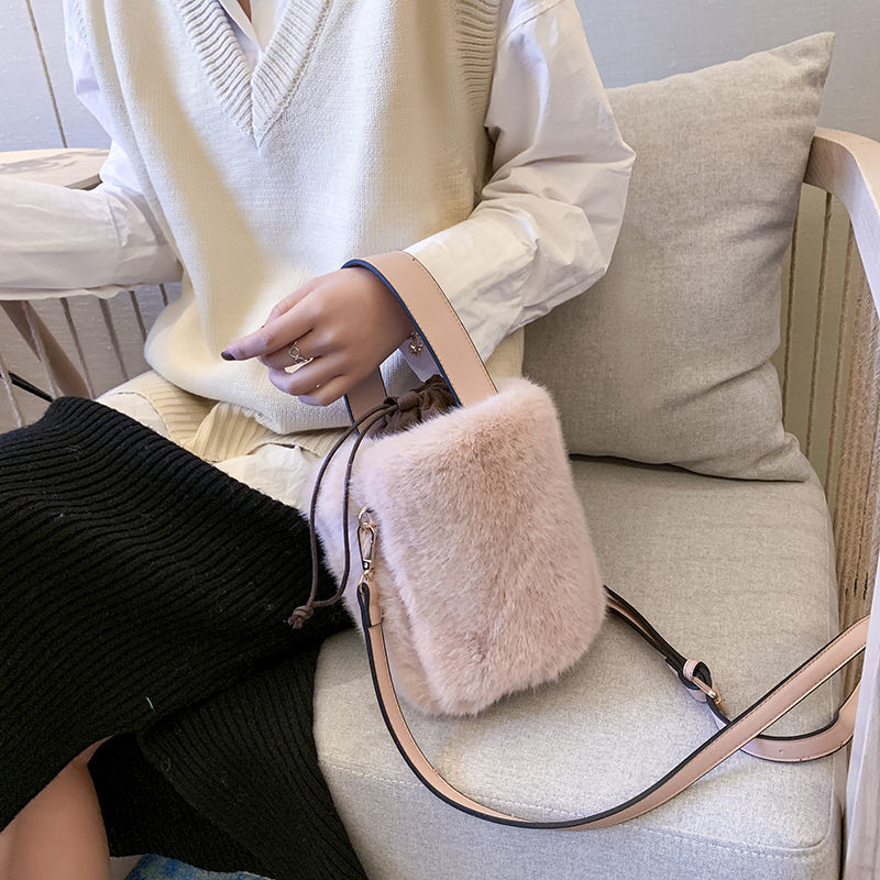 Faux Fur Tassen Vrouwen Emmer  - Women Bags Max recensie en prijs